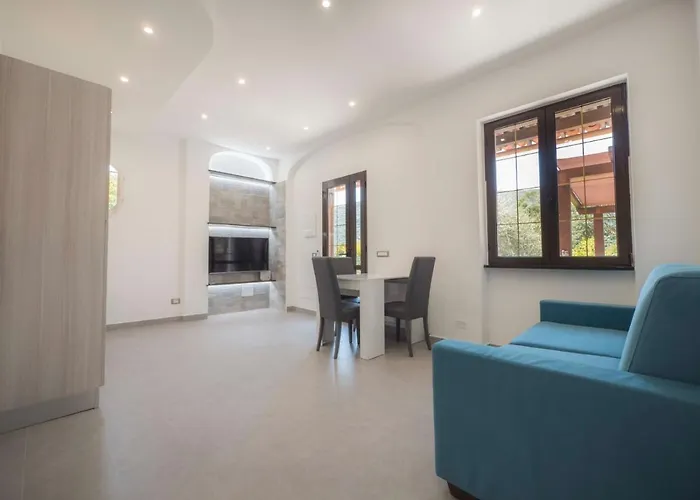 Lisa Сasa de vacaciones Finale Ligure